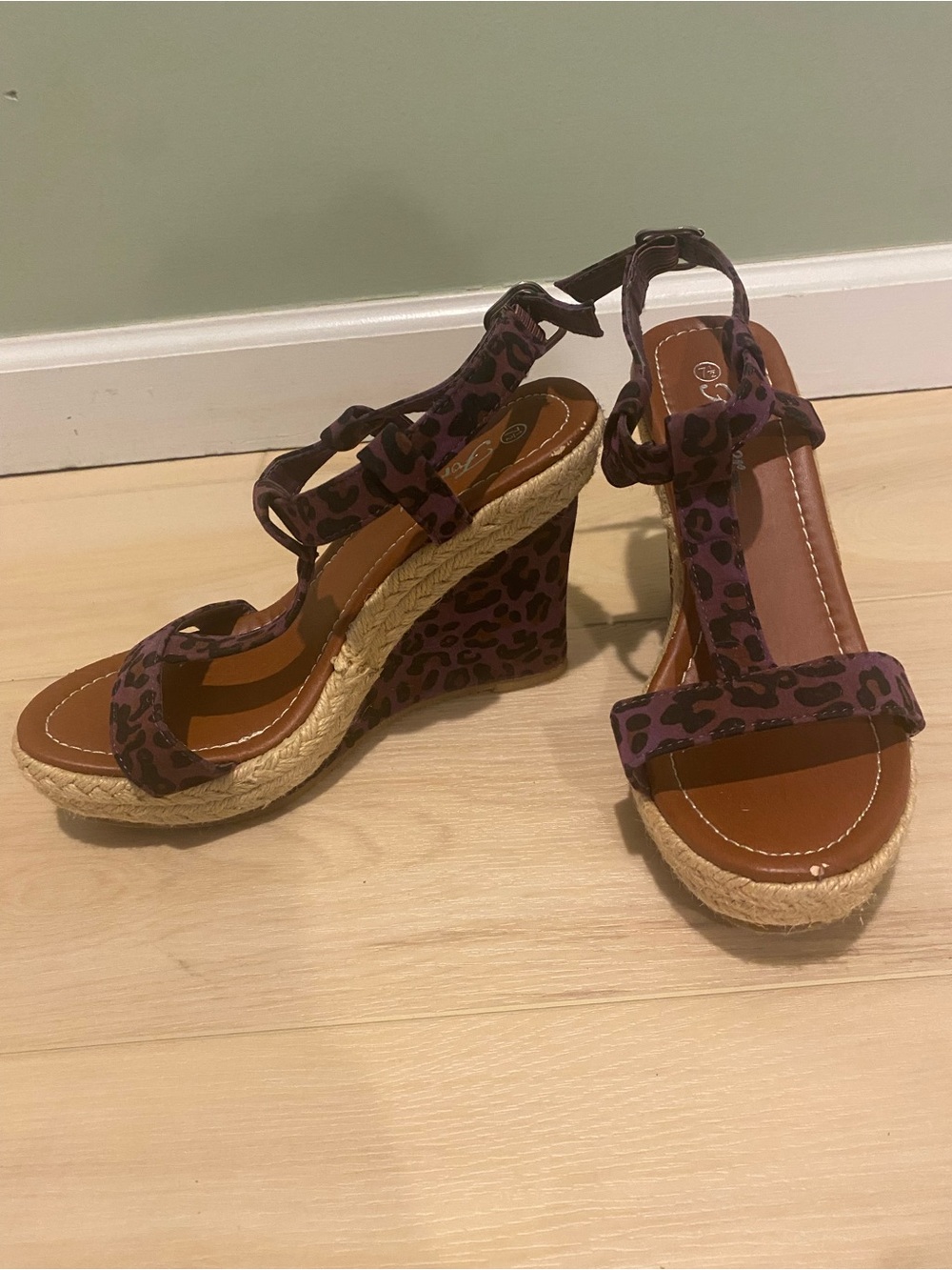 Women’s Purple Leopard Espadrille Wedge Sandals with minor call-outs - size 7.5